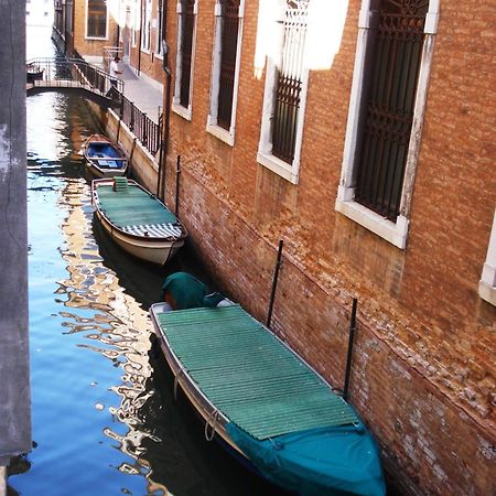Love Island Venice Luaran gambar
