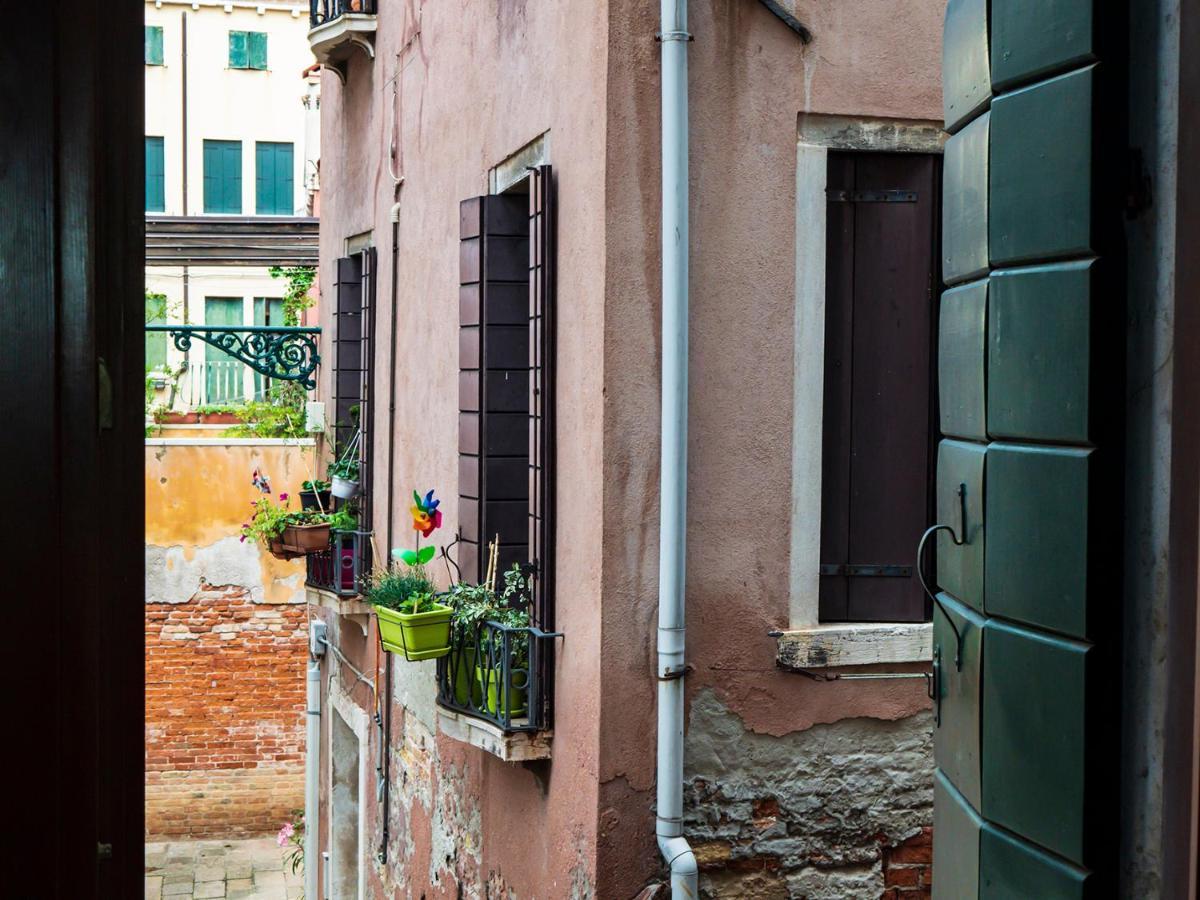 Love Island Venice Luaran gambar
