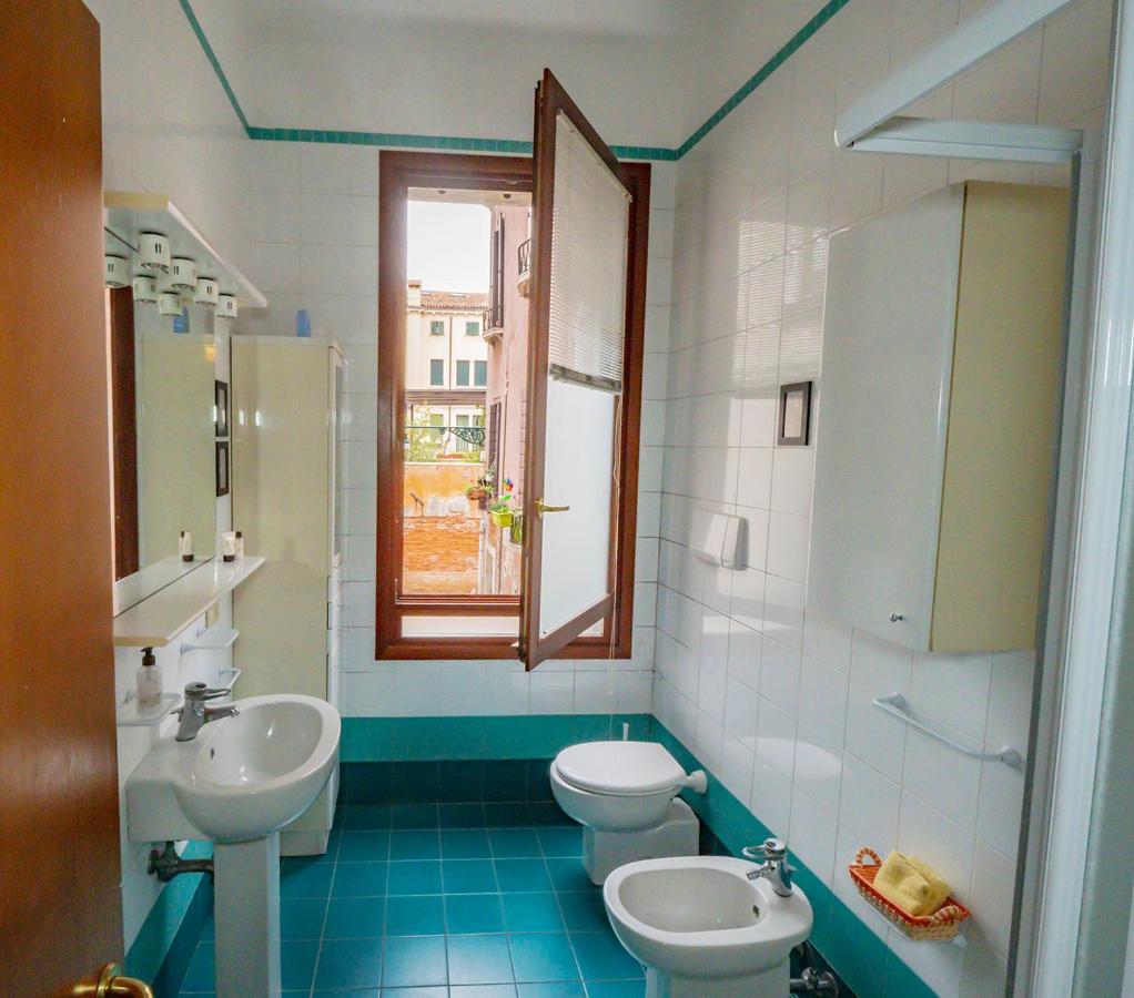 Love Island Venice Luaran gambar