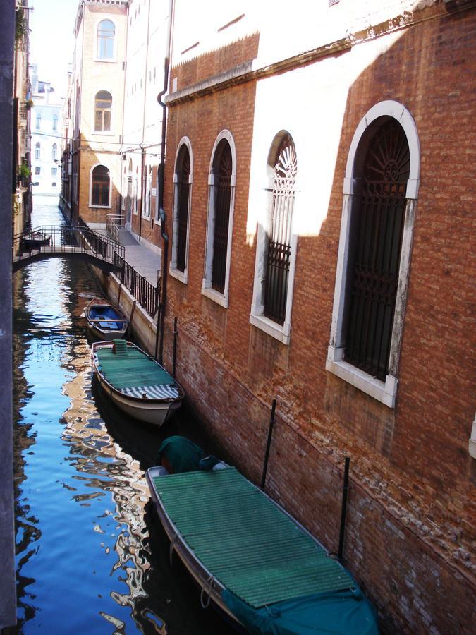 Love Island Venice Luaran gambar